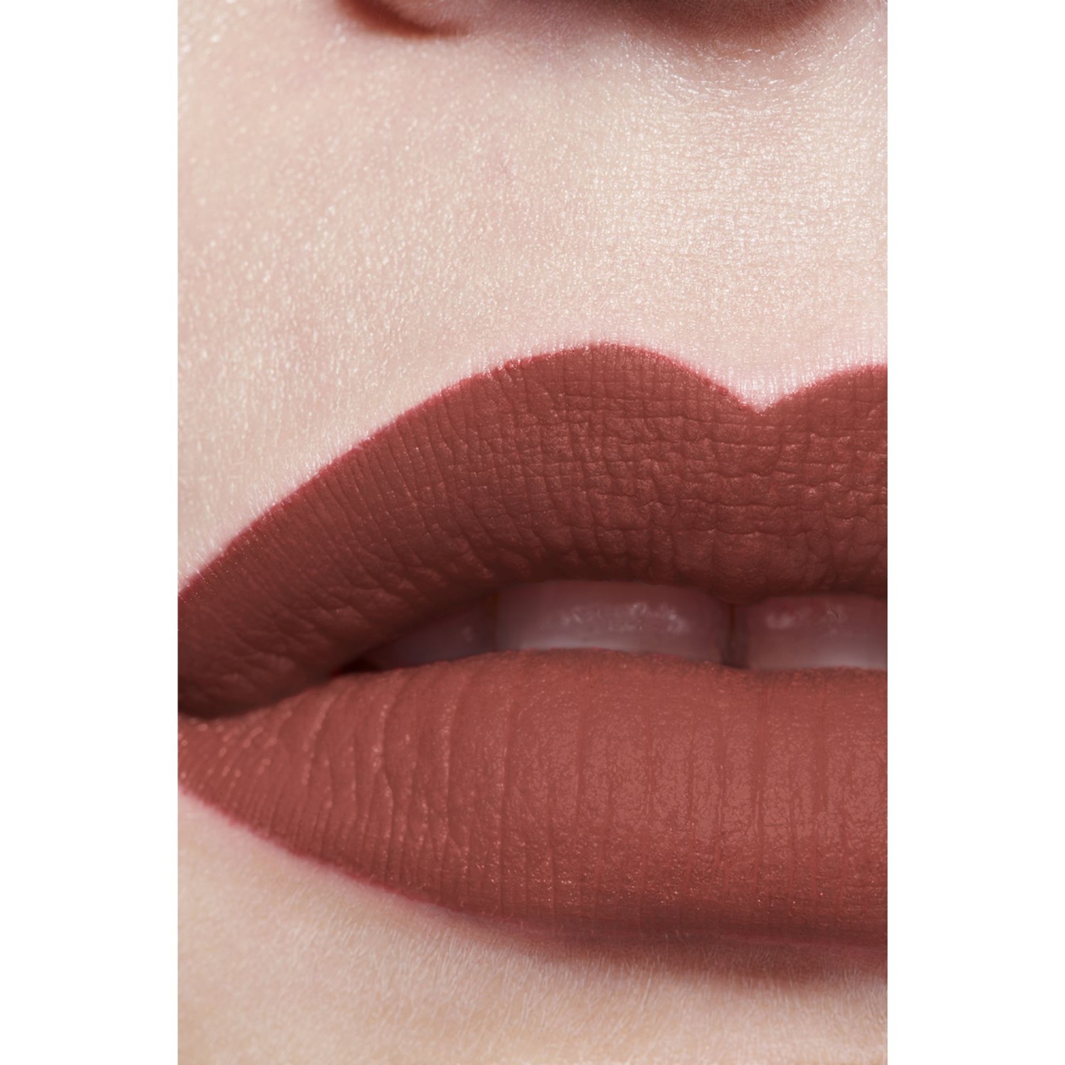 LA BARRA DE LABIOS LÍQUIDA MATE INTENSA DE LARGA DURACIÓN